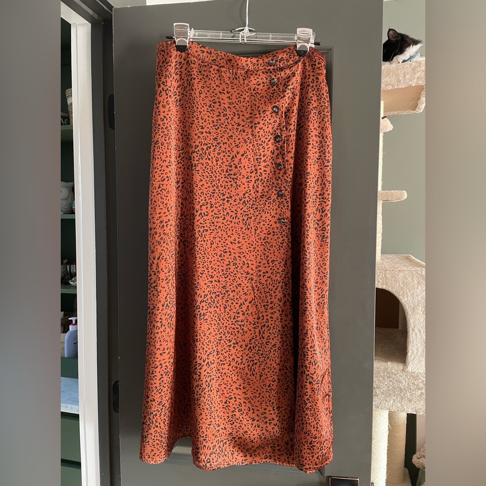 Leopard print midi skirt
